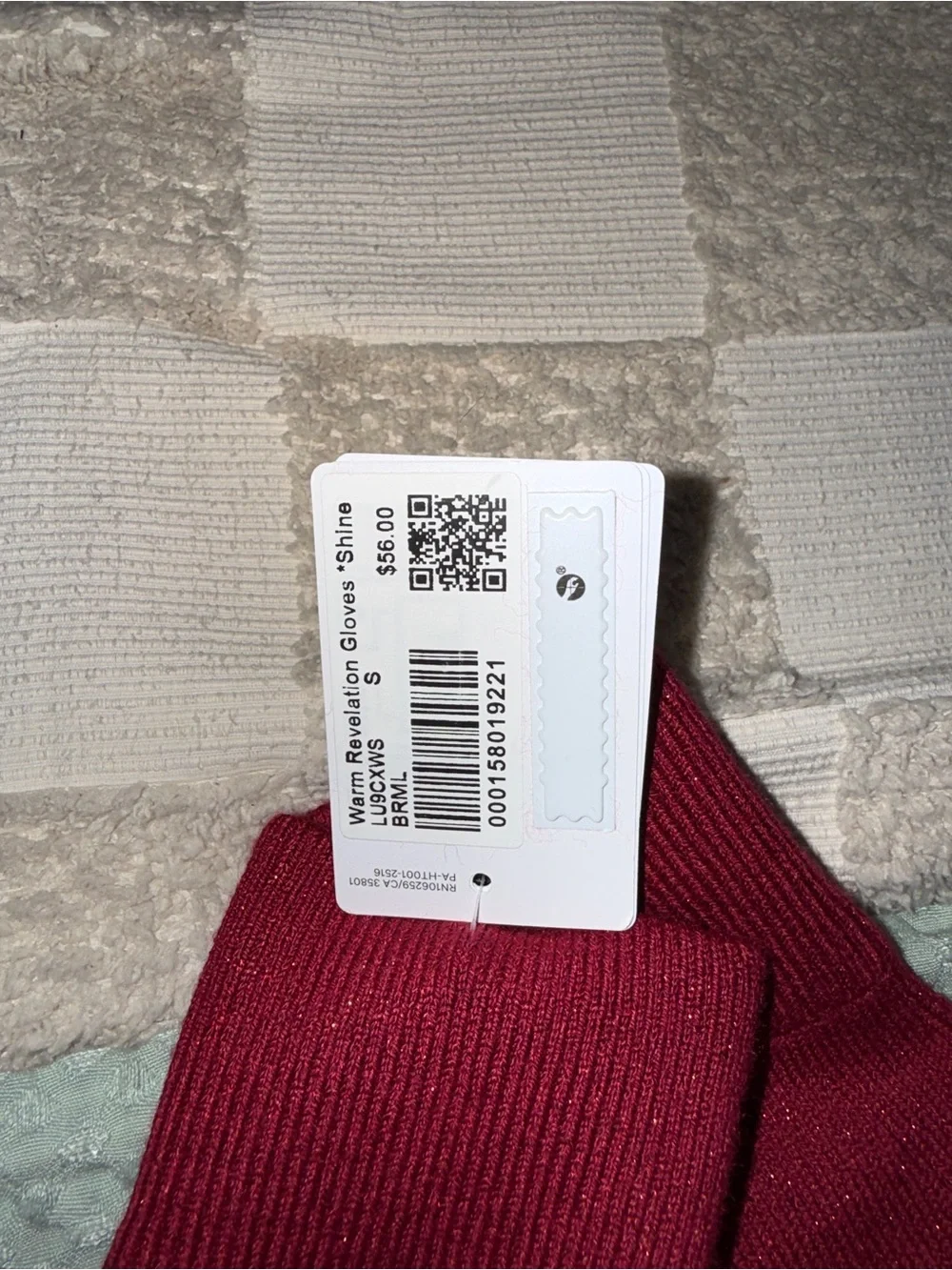 NWT Lululemon Warm Revelation Gloves *Shine size Small